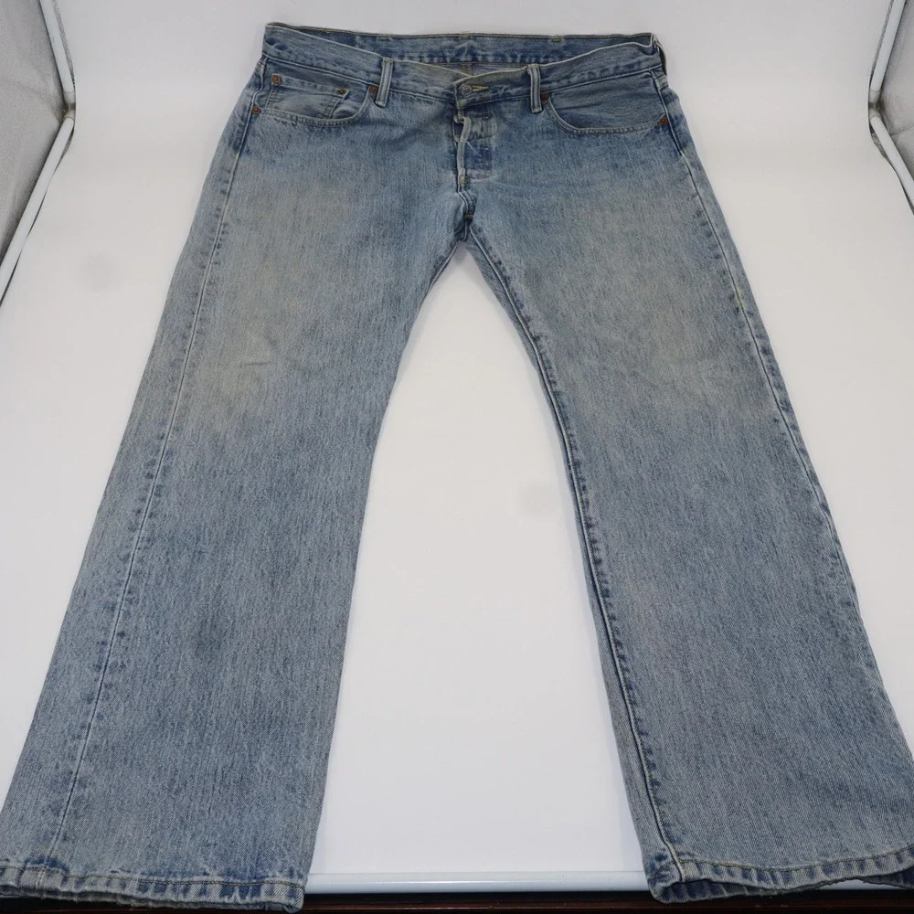 Levis 501 Men Original Fit Button Fly Straight Leg Light Wash Blue Jeans 38 x 32